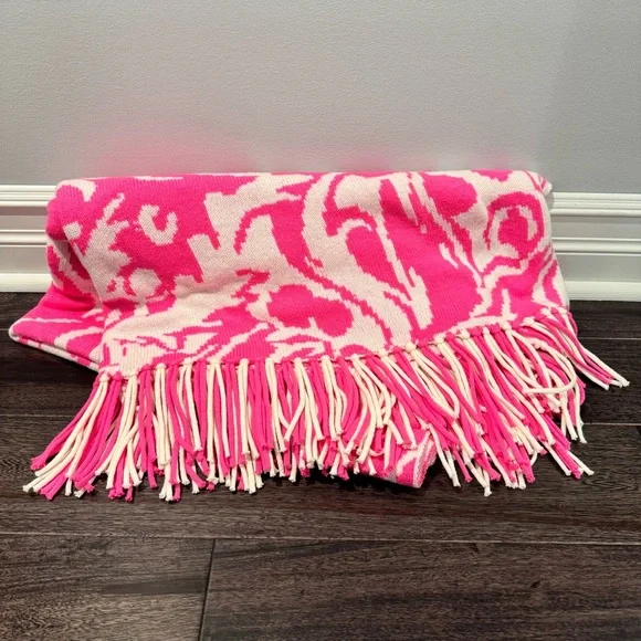 Lilly Pulitzer Pink and White Patterned Throw - Picture 1 of 2